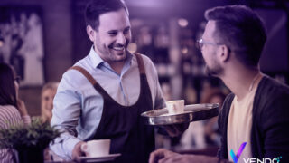 سالن کار رستوران کیست؟ راهنمای کامل وظایف، مهارت‌ها و نقش کلیدی او در موفقیت رستوران